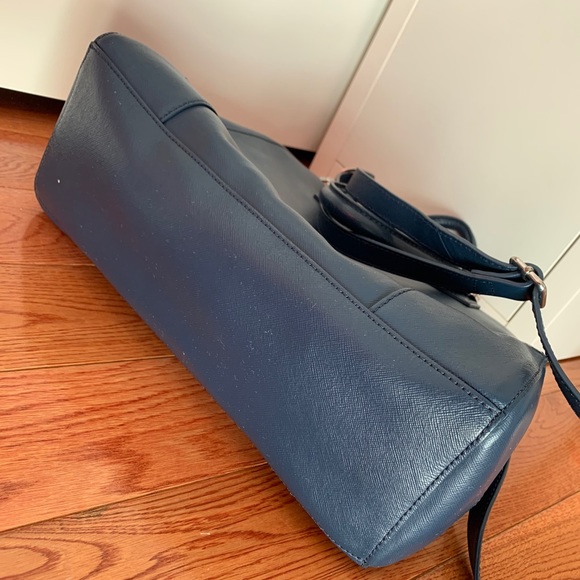 Tory Burch Robinson triangle tote - Picture 5 of 13